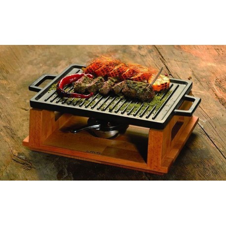 LAVA Hot plate and wooden service platter